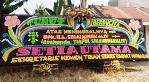 Papan Bunga Gandeng 1 Mahkota Bunga Segar