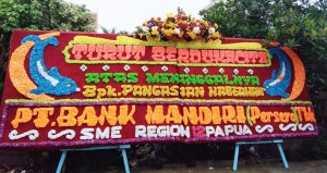 Papan Bunga Gandeng 1 Mahkota Bunga Segar