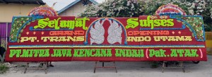 papan bunga Medan gandeng tiga selamat sukses