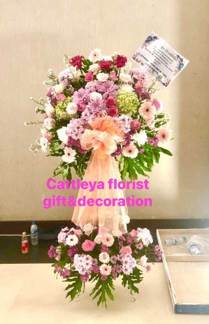 standing flower wedding